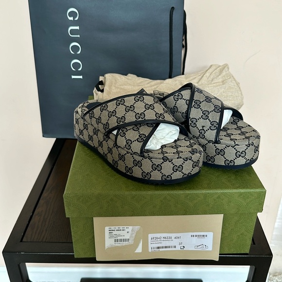 Gucci GG Platform Slide - Picture 3 of 9